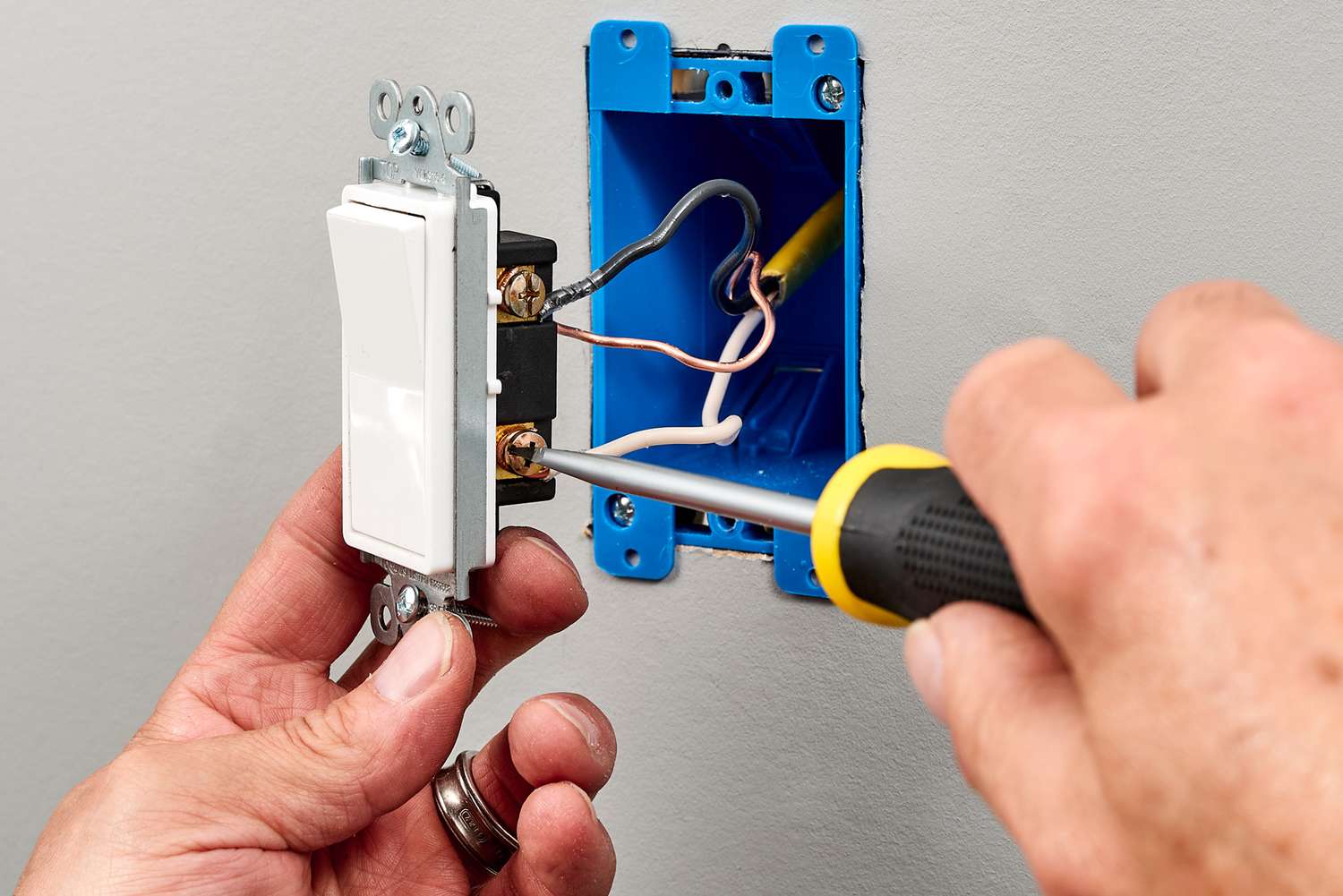 how to wire a light switch